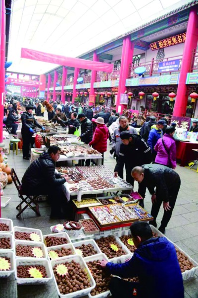 市场里的烟火气与文艺范儿并存 济南英雄山文化市场供图